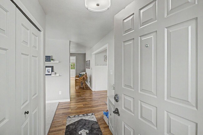 Building Photo - Peaceful Ranch Retreat with 4 Spacious Bedrooms!!