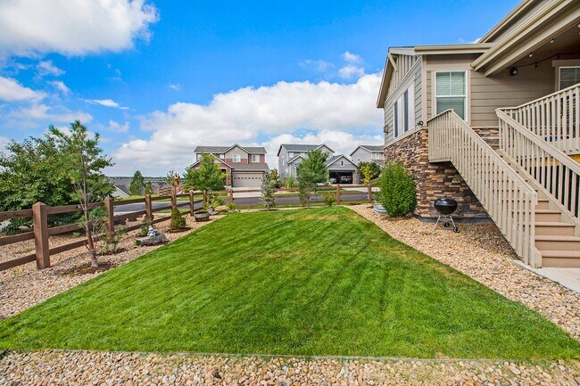 Building Photo - Elegant and spacious home with mountain vi...