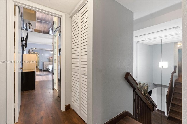 Building Photo - 2450 W 67th Pl