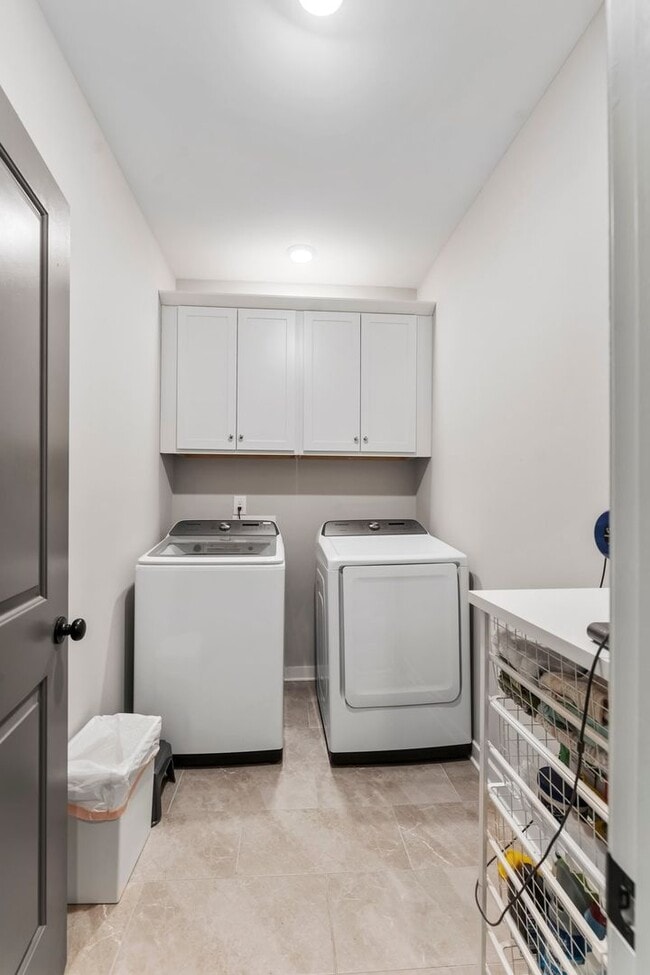 Building Photo - Spotless rental home in the highly sought-after McDaniels neighborhood in College Grove