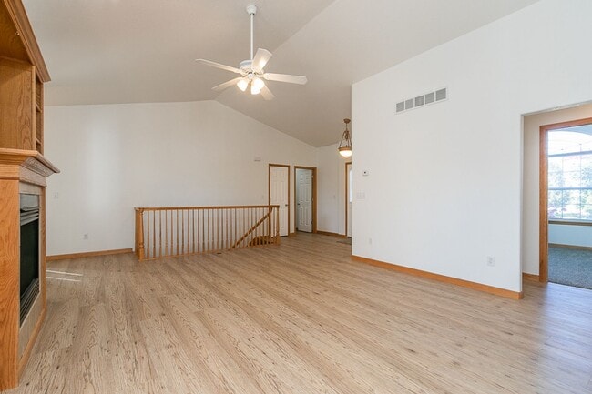 Building Photo - Wonderful ranch style brick home!