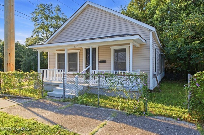 Building Photo - 922 Dock St