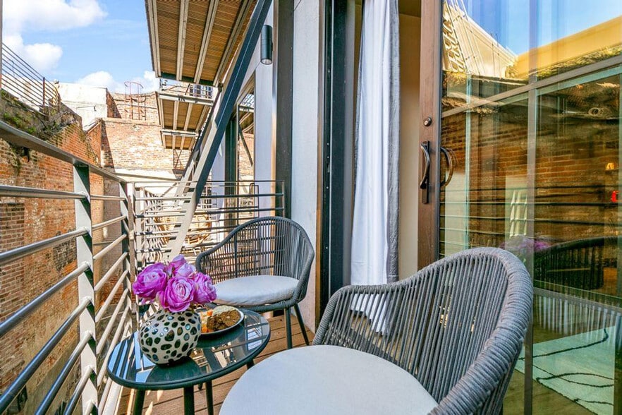 Building Photo - 611 Commerce St