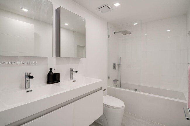 Building Photo - 690 SW 1st Ct