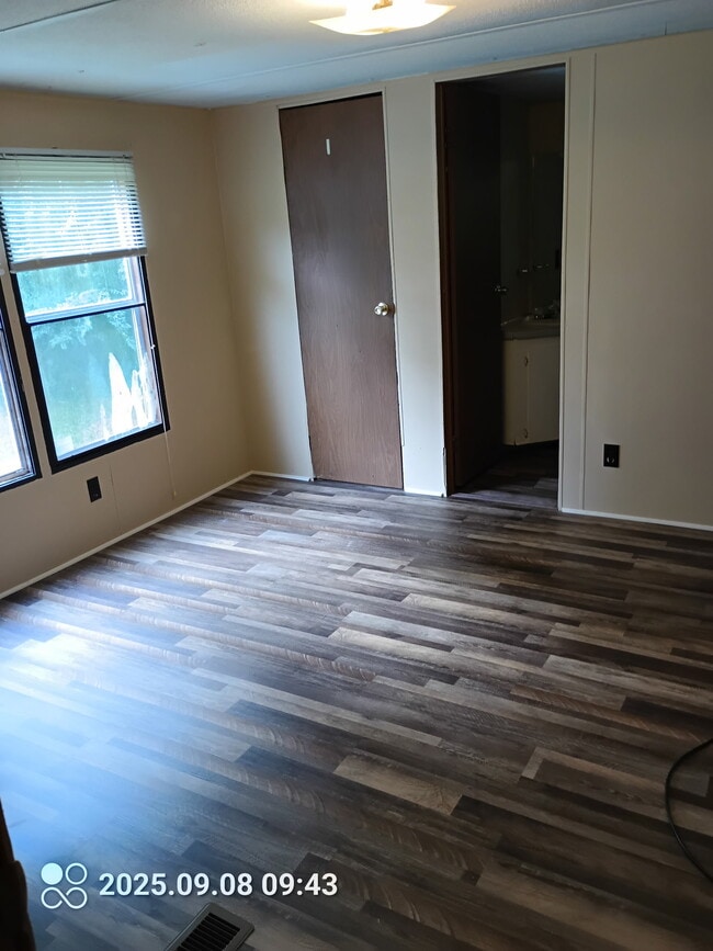 Building Photo - 251 Walnut Branch Dr