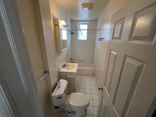 Building Photo - Stunning Newly Renovated 2 Bedroom 1.5 Bathroom