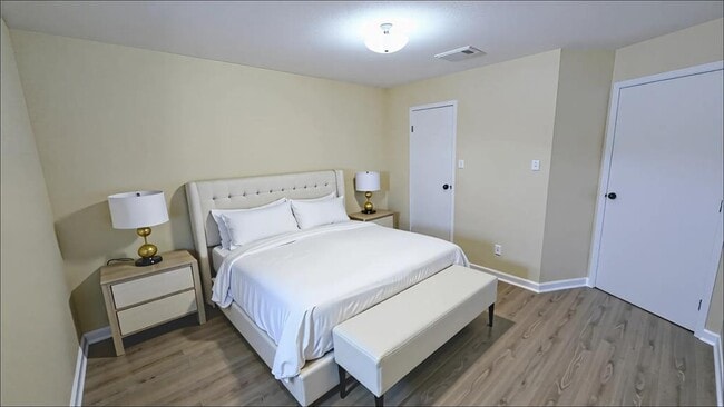Building Photo - 7400 Bellerive Dr