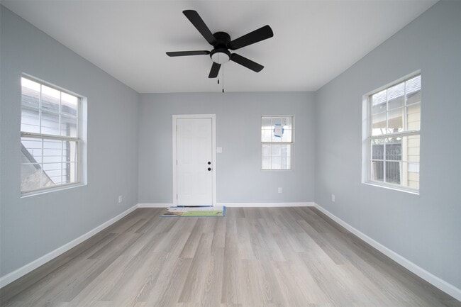 Building Photo - 1319 Bayou St