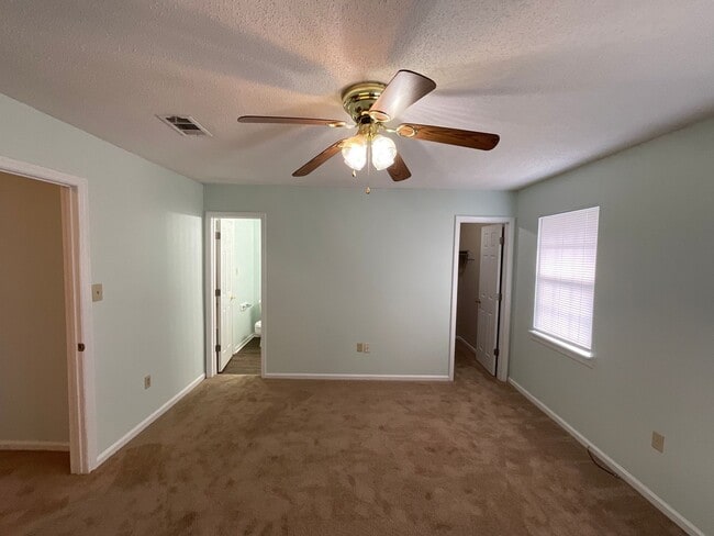 Building Photo - 3924 Miramar Ct