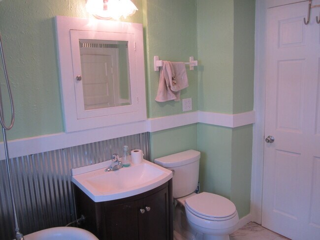 Primary Photo - 3942 Emerson Ave N