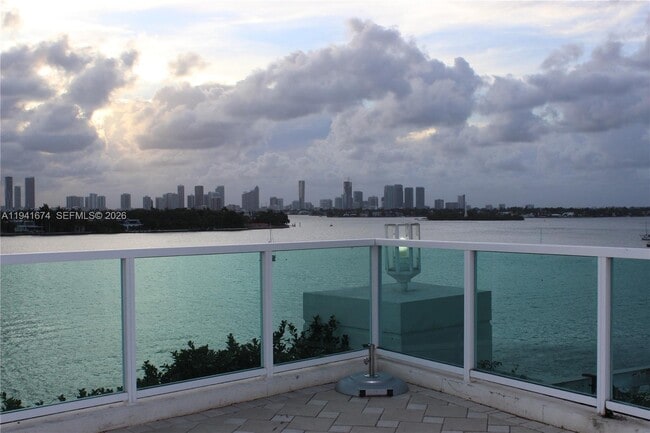 Building Photo - 650 West Ave