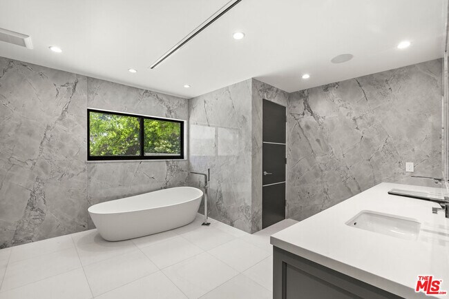 Building Photo - 4423 Bergamo Dr