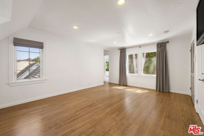 Building Photo - 501 Cascada Way