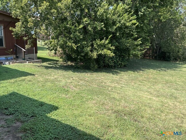 Building Photo - 903 N Main St