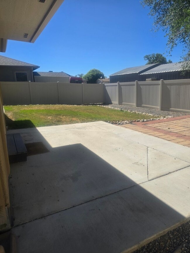 Building Photo - Beautiful home available now!