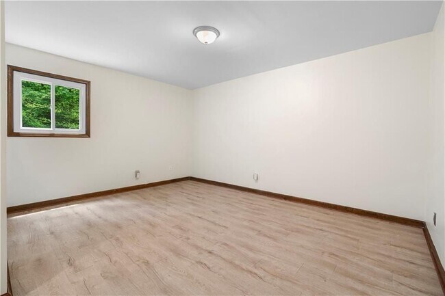 Building Photo - 3260 Creek Hollow Dr