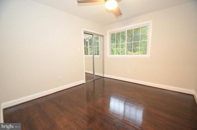 Building Photo - 5200 Kings Park Dr