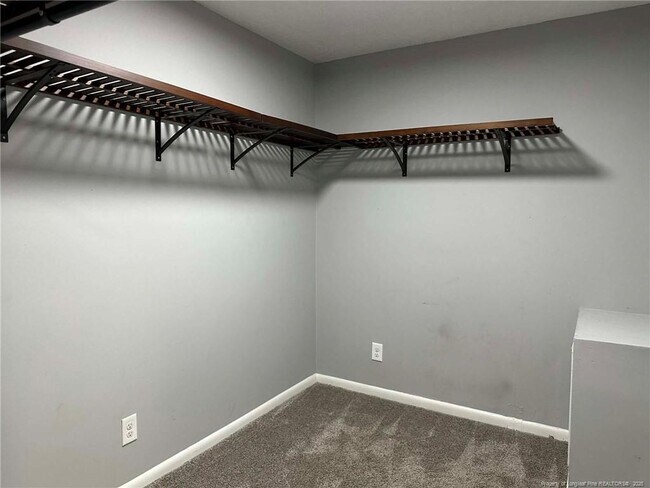 Building Photo - 413 Country Club Dr