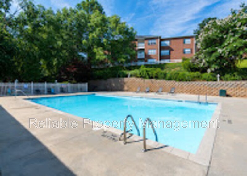 Building Photo - 1513 Kenmore Dr