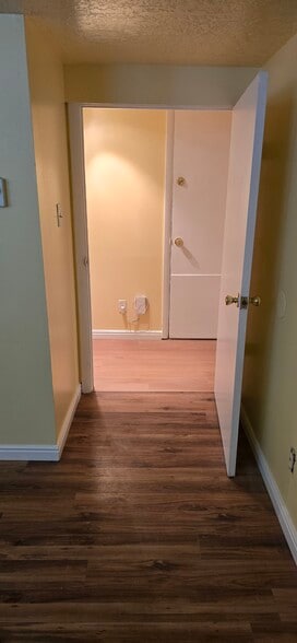 Building Photo - 1057 S 900 E