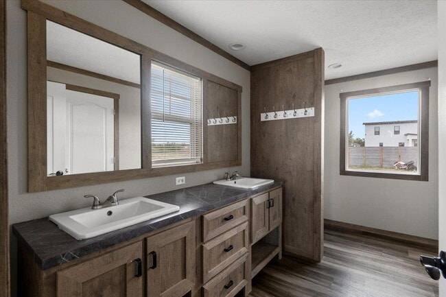 Building Photo - 104 Pineapple Sage Cv