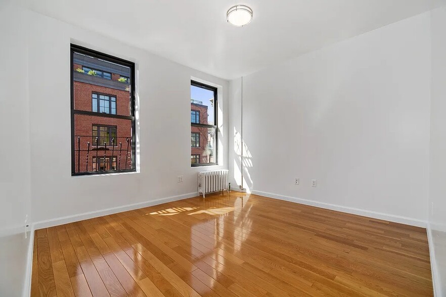 Building Photo - 117 Perry St