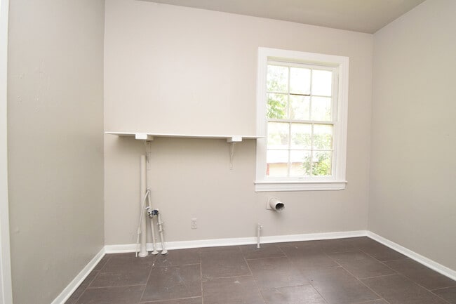 Building Photo - Cherrywood Charmer! 2/1 Avail for August!