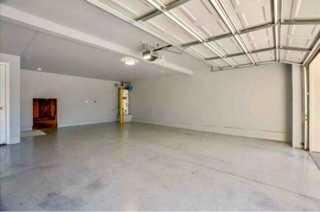 Building Photo - 181 Esfahan Dr