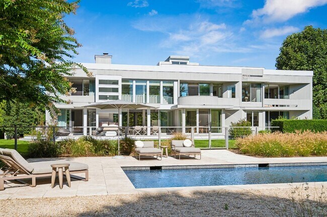 Building Photo - 8 Heller Ln