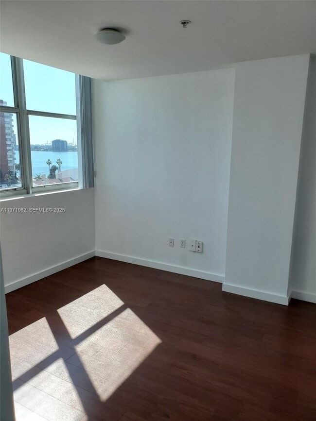 Building Photo - 2200 NE 4th Ave