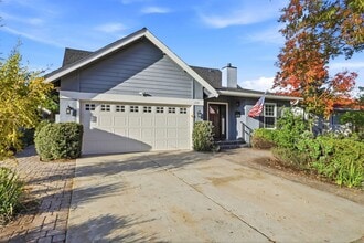 Building Photo - Santa Teresa 5-Bedroom 3-Bathroom Home