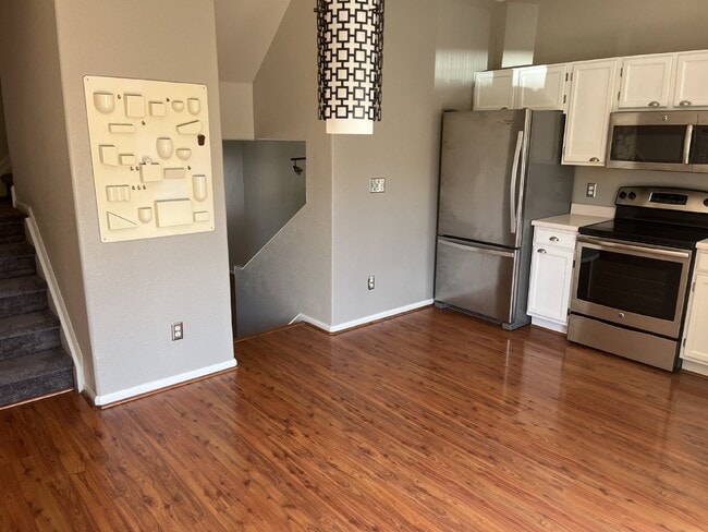 Building Photo - Beautiful townhome is Crown Point II!