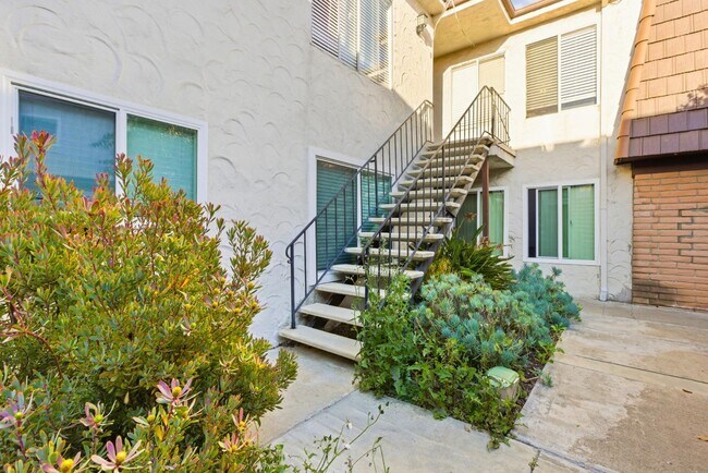 Building Photo - 4262 Wilson Ave