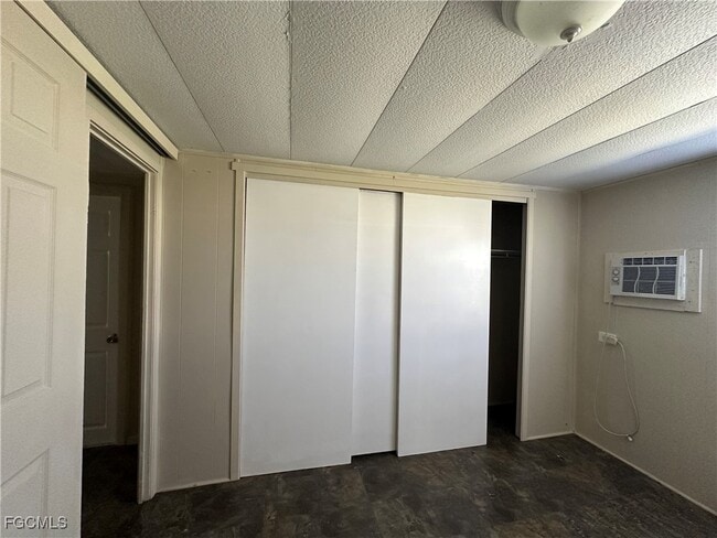 Building Photo - 333 Lantern Ln