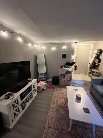 Building Photo - 1862 Beacon St