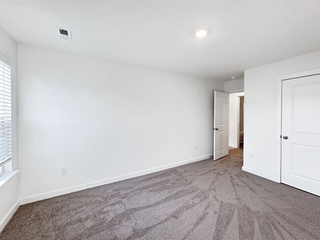 Building Photo - Welcome home to the Cabral at Belhaven in Corryton!