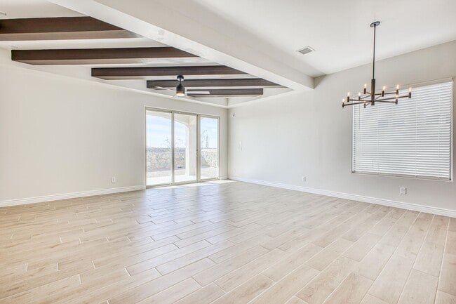 Building Photo - Beautiful East side House 4 bed-2.5 baths, part of The Overlook Casa Club that includes Swimming ...