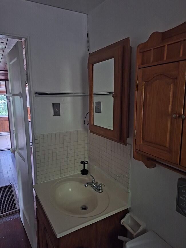 Building Photo - 33 Oakwood Trail S