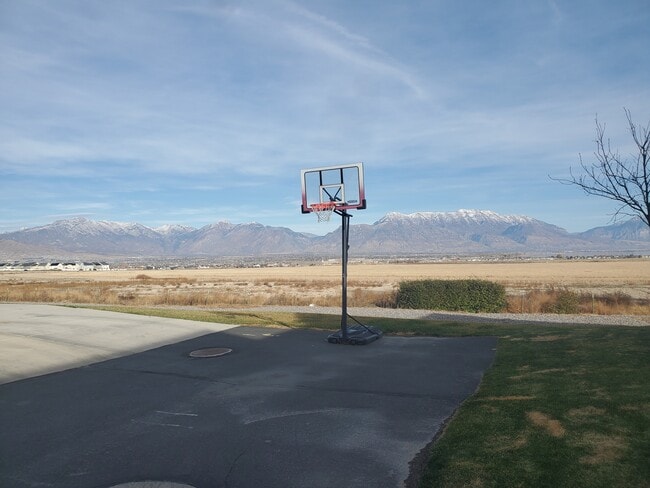 Great views over the valley and mountains - 5166 E Moab Rim Ct