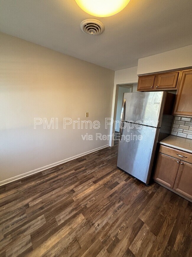 Building Photo - 1571 Morris Ave