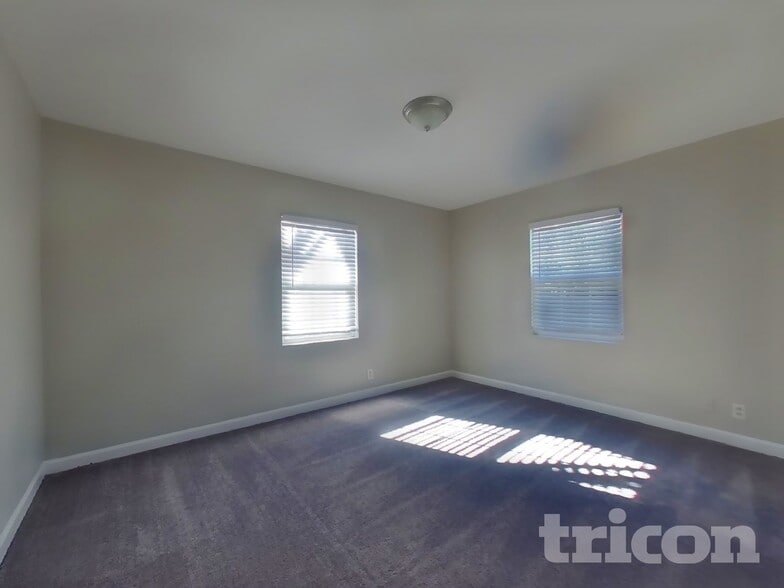 Building Photo - 684 Brown Ave