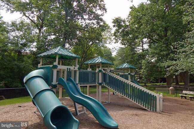 Building Photo - 9702 Kingsbridge Dr