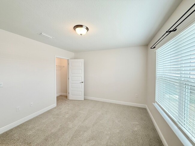 Building Photo - 3-Bedroom Home - Commanders Cove