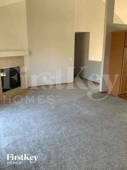 Building Photo - 11425 N Farley Ave