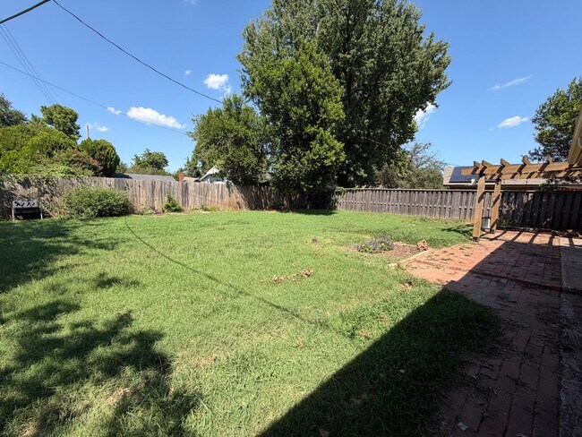 Building Photo - 2517 Chateau Dr