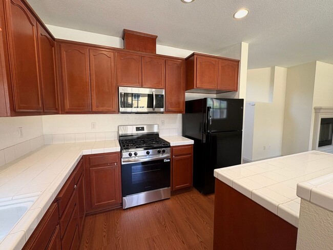 Building Photo - BEAUTIFULLY REDONE 4 Bed 3 bath in the Lakes Discovery Bay
