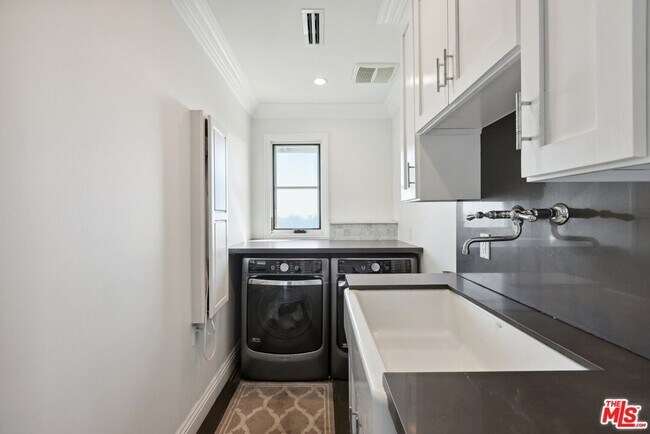 Building Photo - 2676 Casiano Rd