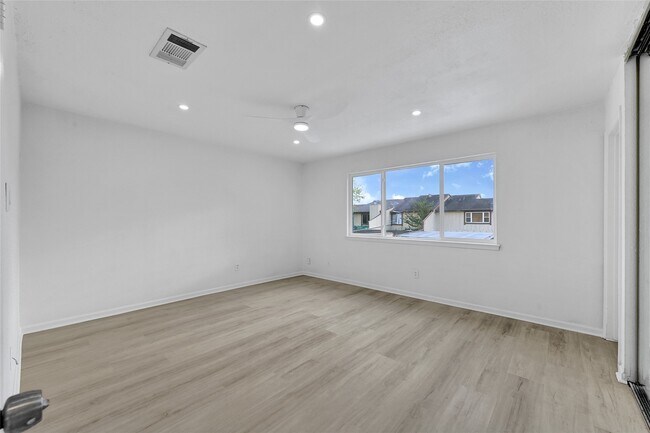 Building Photo - 12527 Wellington Park Dr