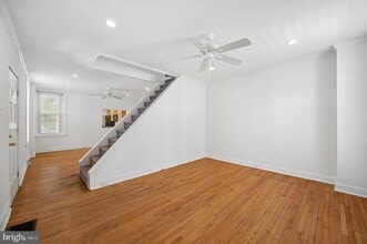 Building Photo - 447 Dupont St