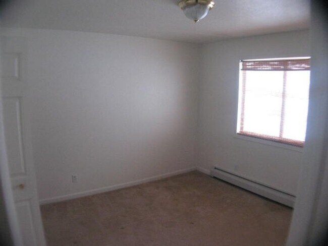 Building Photo - 127 W Cokedale Dr